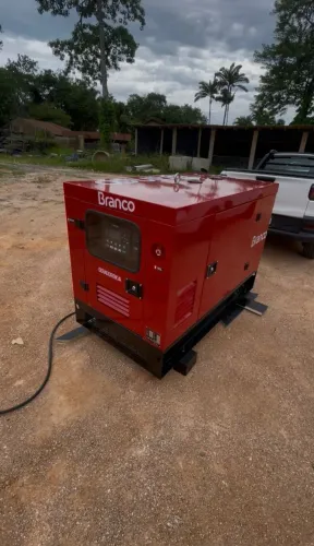 GERADOR DE ENERGIA BRANCO 19 kVA TRIFÁSICO 380V - APENAS 5 HORAS DE USO