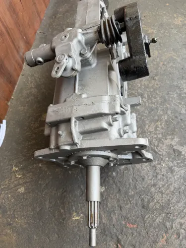 Câmbio da iveco 35s14 de 5 marchas 