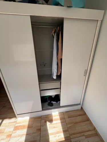 Guarda roupa e cômoda 