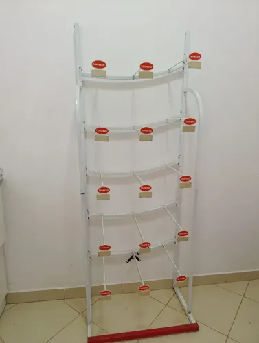Móveis para mostruário de lojas e farmácia.