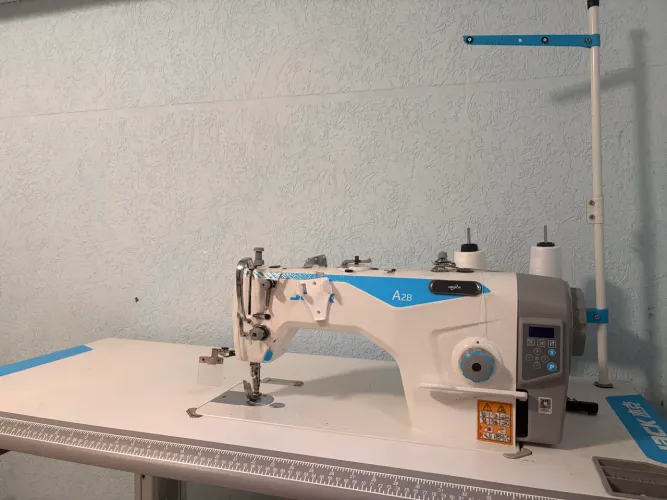 Máquina de costura reta industrial semi nova