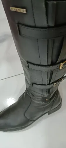 Bota em couro linda 37