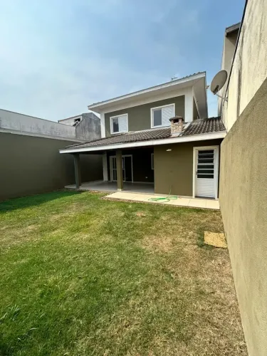 Casa Alto Padrão no Vila Branca Jacareí 3 Quartos, Suíte e Churrasqueira