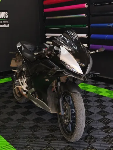 Yamaha R15 