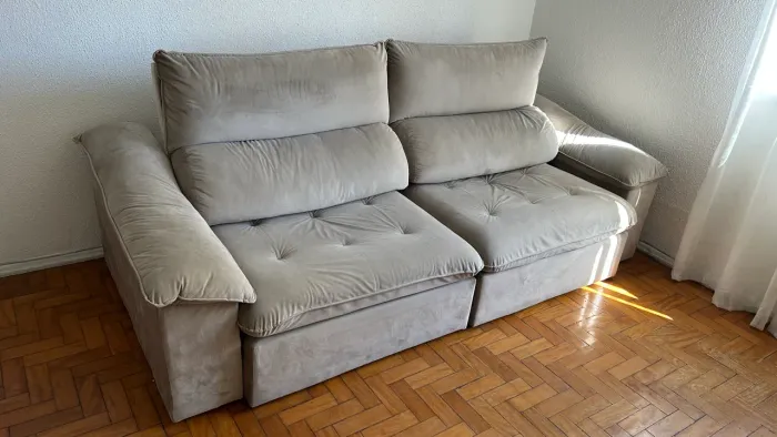 Sofá Retrátil e Reclinável 2 Lugares em Suede Bege - Muito Conservado