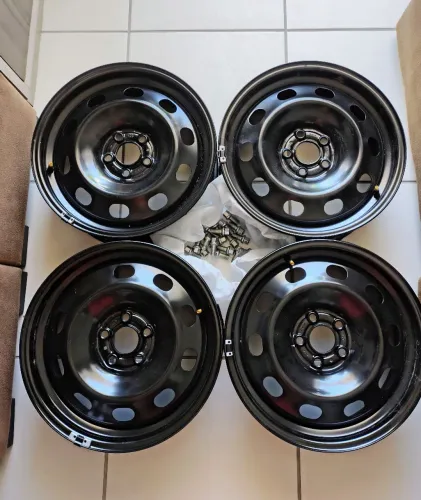 Rodas De ferro e Carlotas Original Volkswagen. ( Rodas retiradas do Nivus Zero km)