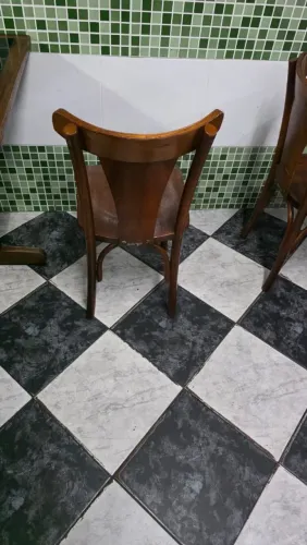 Cadeiras de madeira. 50un.