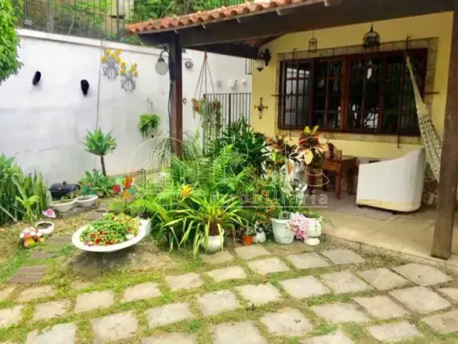 Casa de condomínio para venda com 257 metros quadrados com 3 quartos em Grajaú - Rio de Ja