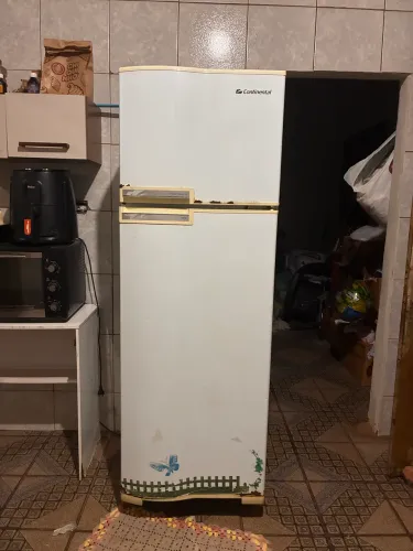 Vende-se uma geladeira usada