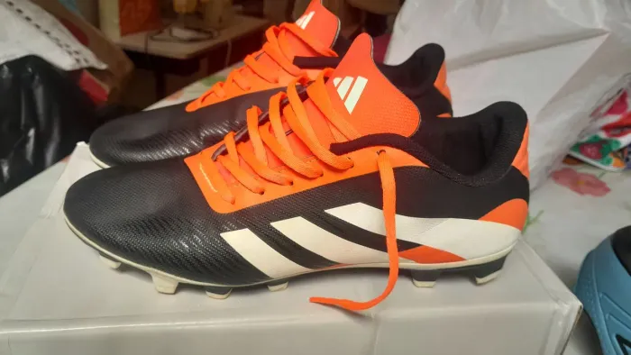 Chuteira adidas seminova