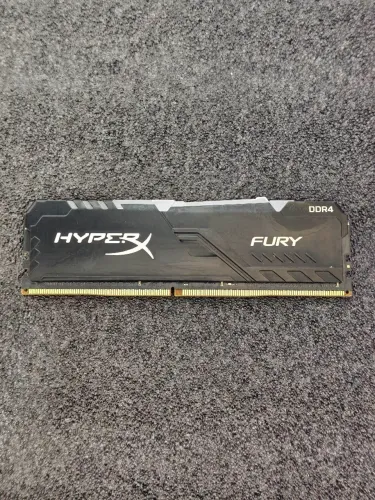 Memória RAM RGB 16GB HyperX Fury DDR4 3600MHz CL17 Preta - Excelente Estado
