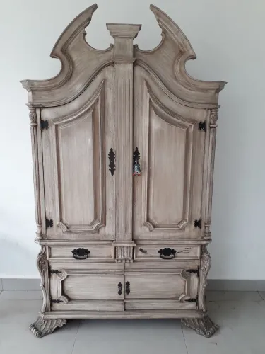 Moveis em Pátina Centenários