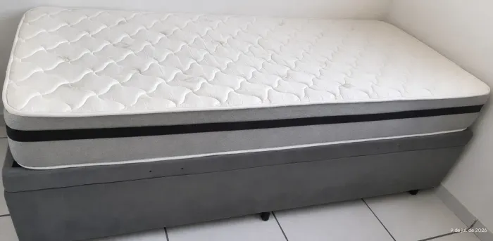 Cama com baú e colchão 
