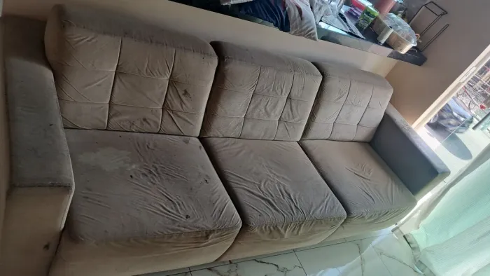 Sofá três lugares