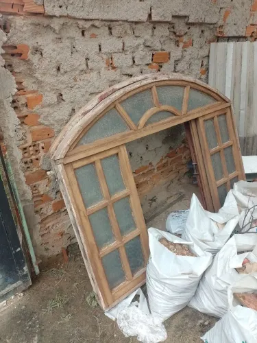 Vende-se janela e grade