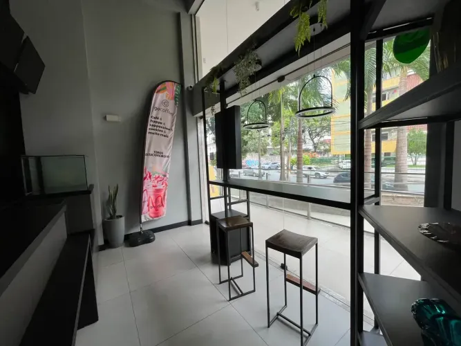 Ponto comercial com 80 metros quadrados para locação no térreo, localizado no bairro das G