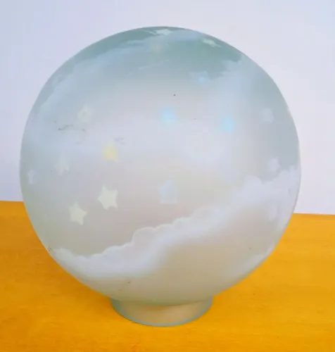 Globo lustre/luminária personalizada para teto ou abajur de quarto infantil .