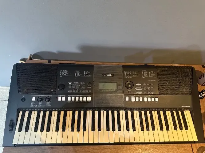 Teclado Yamaha PSR-E423
