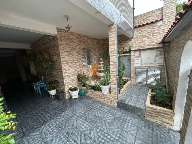Casa 2 Quartos 2 Sacadas , sendo 4 casas para renda - Vila Jaguara REF: CA00098