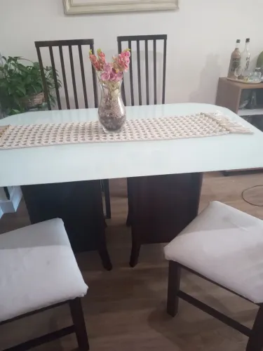 Mesa de jantar com 4 cadeiras 600 reais