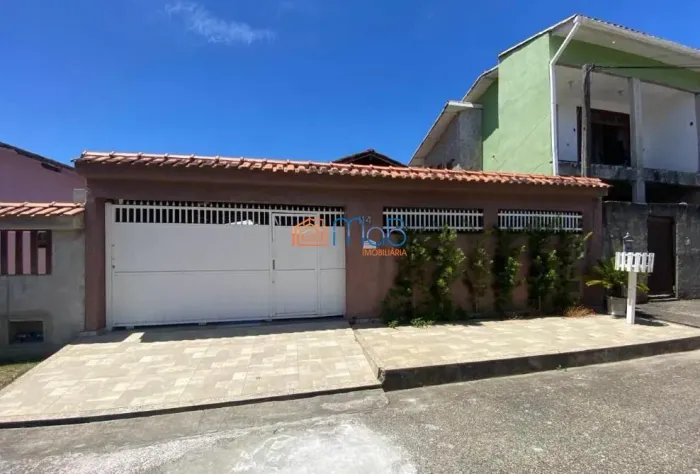Casa a venda com 4 Quartos, Área Gourmet | 200m² | Cond. Village da Serra Macaé