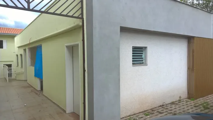 Imóvel Comercial - 256m² construção - estruturado para clínica/consultório - Próximo Evang