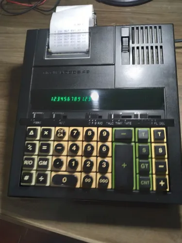 Calculadora Olivetti.