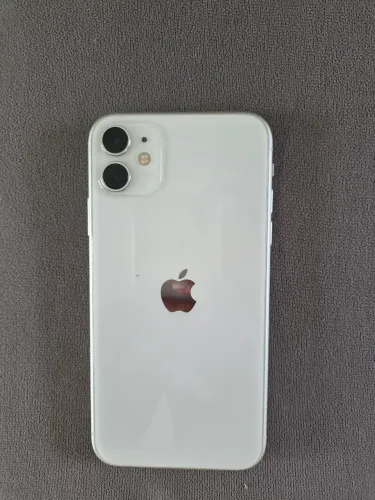 Celular iPhone 11