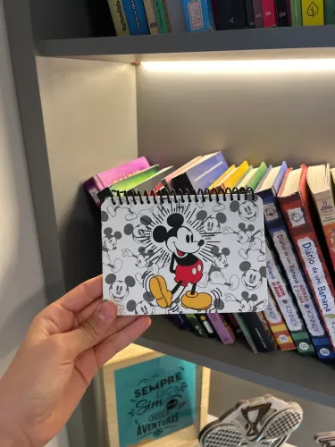 Caderninho Mickey Mouse acompanhado de chaveiro