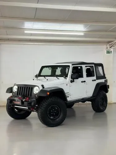 Jeep Wrangler Unlimited Sport 3.6 V6 284cv 4P 2014