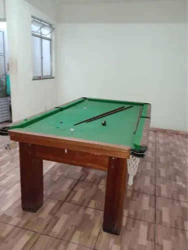 Mesa sinuca, madeira maciça , ótima qualidade.