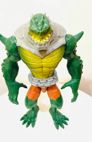 Boneco Raro Kile Croc 30cm Importado - DC - Brinquedo - Action Figure - Super Herói