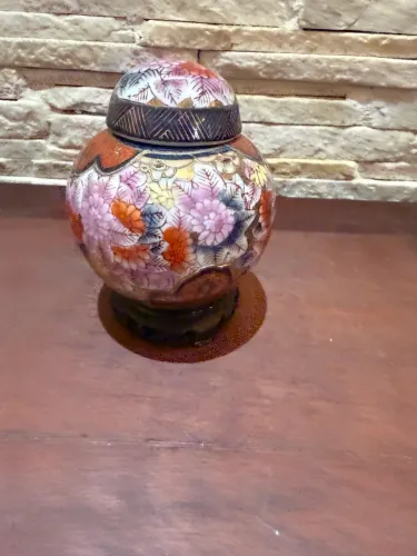 Potiche Oriental Antigo em Porcelana Floral com Tampa