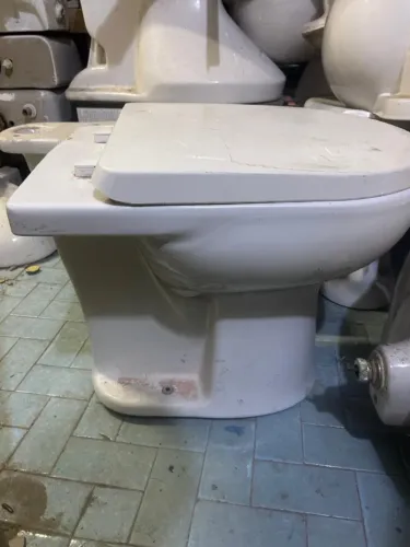vaso sanitário com tampa e assento 