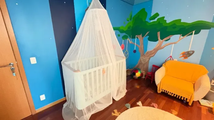 Berço Puppi Mobile - padrão americano - com colchão e protetores