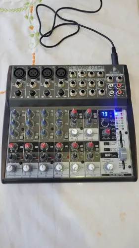 Mesa de som BHERINGER XENYX 1202FX