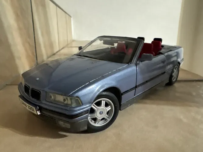Miniatura bmw 325i cabrio 1/18