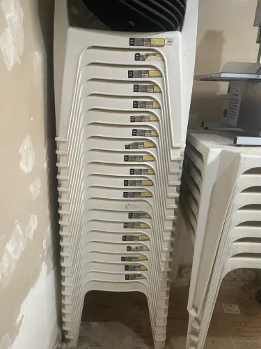 mesa ou cadeira de plástico 70 reais cada