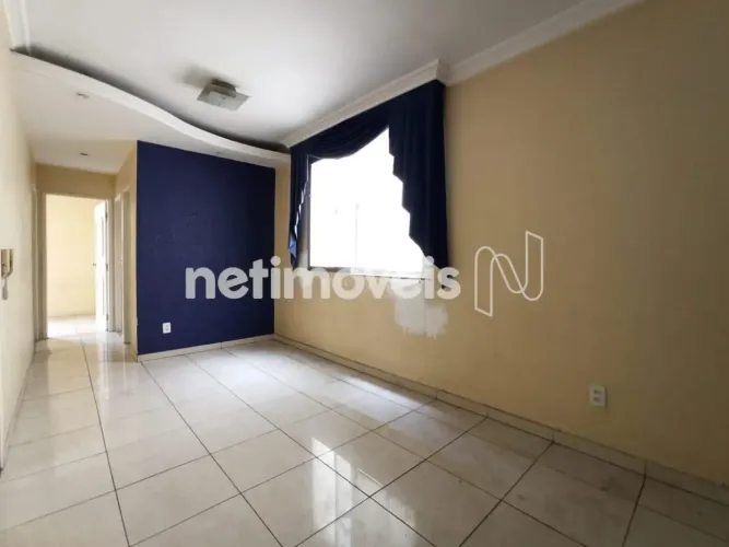 APARTAMENTO TRÊS QUARTOS À VENDA NO CARLOS PRATES.