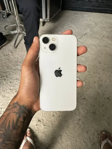 iPhone 13, 128 gb <br>Bateria: 80%<br>Na garantia de 4 meses <br>Cell em perfeito estado