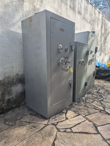 3 cofres de aço valor por unidade 