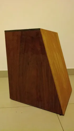 Cajon inclinado com esteira