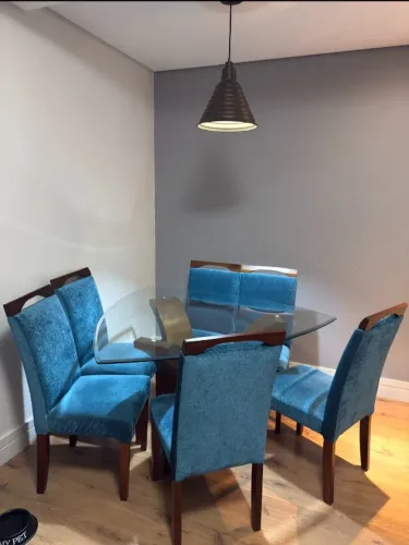 Mesa de Jantar Grande 6 Lugares - Estrutura de Madeira, Tampo de Vidro e Cadeiras Estofada