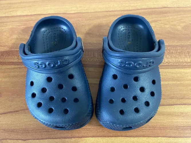 Crocs original azul - tamanho 19/20