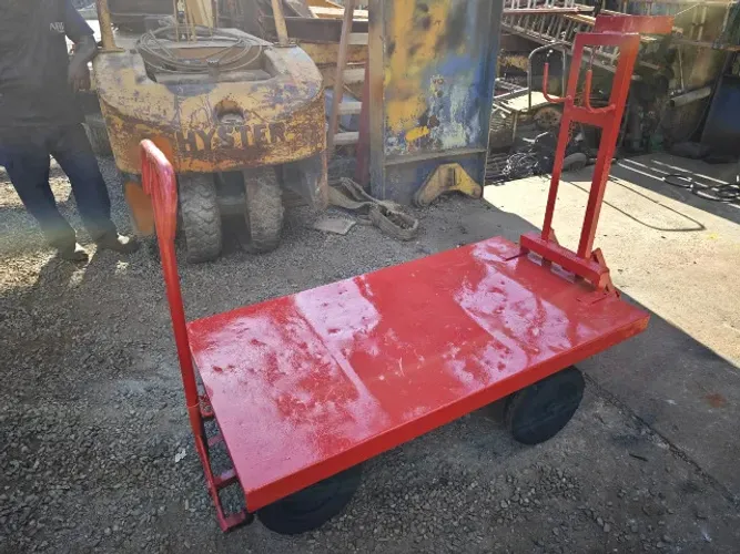 Carrinho plataforma com chapa de aço 