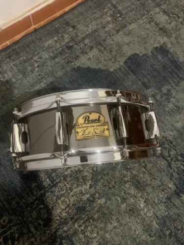 Caixa Pearl Signature Chad Smith