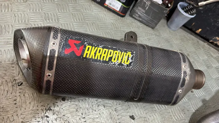 Escapamento akrapovic pra BMW gs310