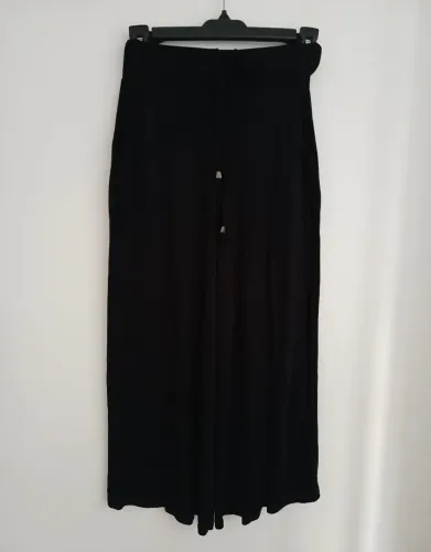 Calça Pantacourt Preta