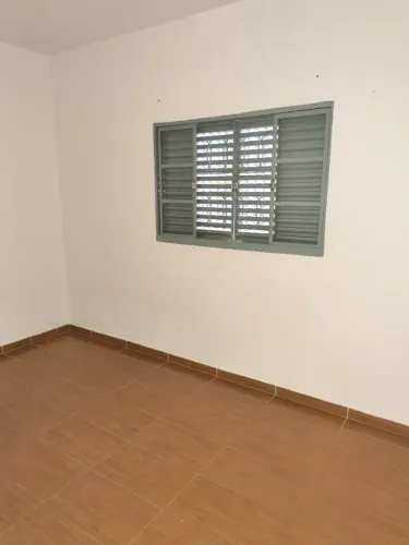 Apto sobre loja no Jd Campos Elíseos 2 Dorm com gatagem