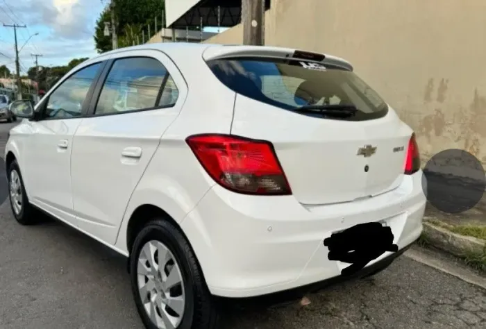 Chevrolet Onix Hatch LT 1.4 8V Flex Power Mec. 4P 2015